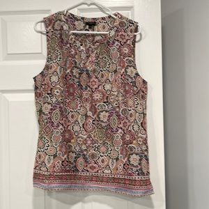Sleeveless, lightweight blouse